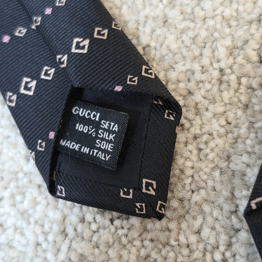 Gucci Silk Tie Black Pink GG Logo Pattern‎ Made Italy Luxury Designer Necktie